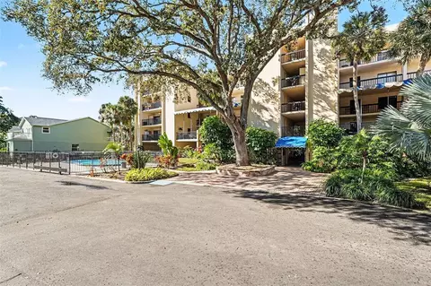303 Tarpon Pt, Tarpon Springs, FL 34689