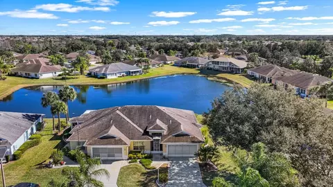 811 Staffordshire Ln, Sun City Center, FL 33573