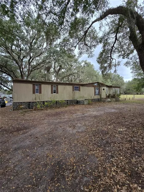 9046 SE 12th St, Webster, FL 33597