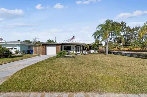 2488 Del Rio Way, Dunedin, FL 34698
