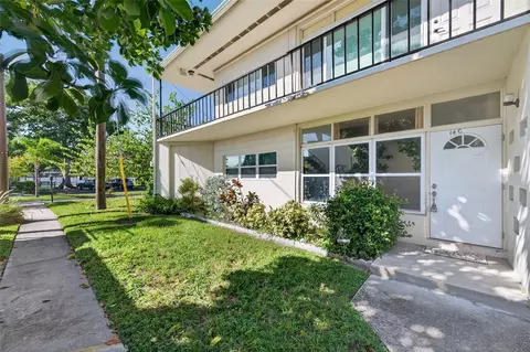 4001 58th St N #14, Kenneth City, FL 33709