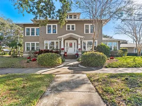 231 72nd St N, Saint Petersburg, FL 33710