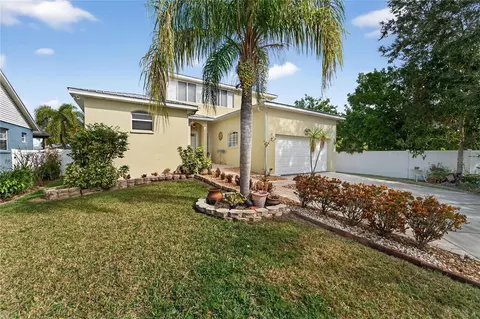 901 Shagos Dr, Apollo Beach, FL 33572