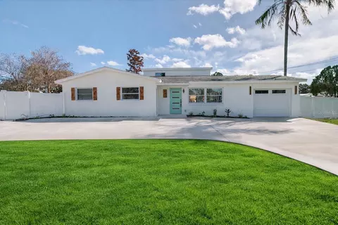 651 20th St NW, Largo, FL 33770