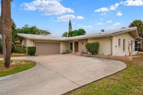 13941 Kimberly Dr, Largo, FL 33774