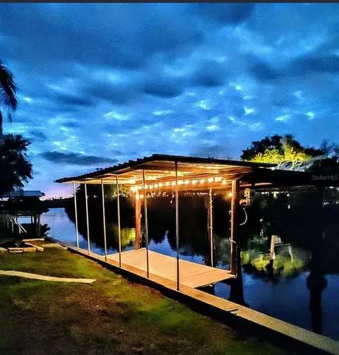831 River View Ln, Tarpon Springs, FL 34689