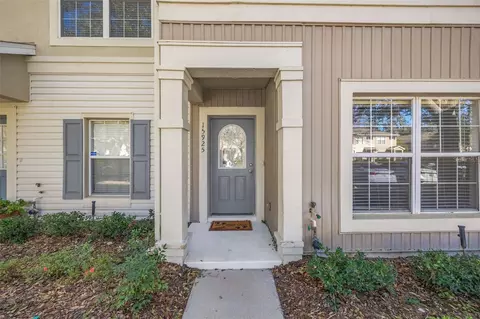 15925 Fishhawk View Dr, Lithia, FL 33547