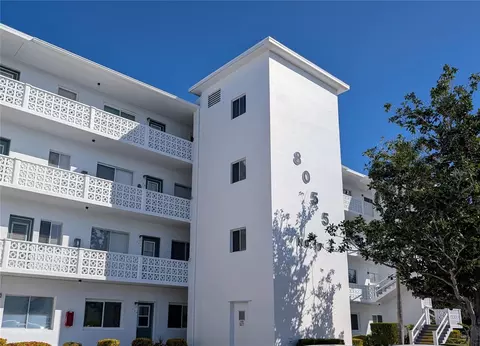 8055 112th St #403, Seminole, FL 33772