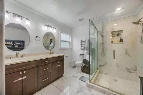 Bath - 7149 Spruce Dr, Weeki Wachee, FL 34607 photo 1 of 5