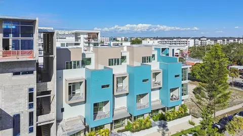1343 4th St #202, Sarasota, FL 34236