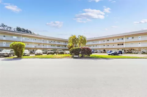 2260 Costa Rican Dr #50, Clearwater, FL 33763