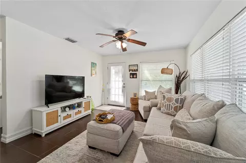 11155 2nd St E, Treasure Island, FL 33706