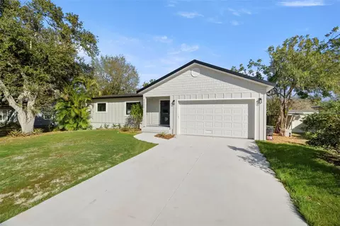 7211 Orpine Dr N, Saint Petersburg, FL 33702
