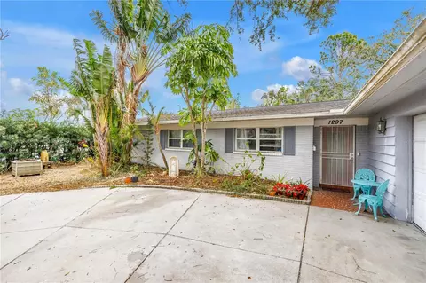 1297 Eden Isle Blvd NE, Saint Petersburg, FL 33704
