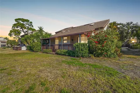 1310 Pelican Creek Xing, Saint Petersburg, FL 33707