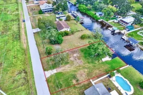 9924 Peninsular Dr, Gibsonton, FL 33534
