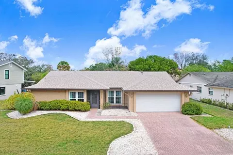 1328 Corner Oaks Dr, Brandon, FL 33510
