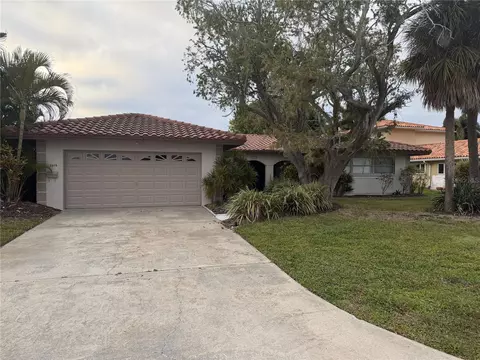 2075 Kansas Ave NE, Saint Petersburg, FL 33703