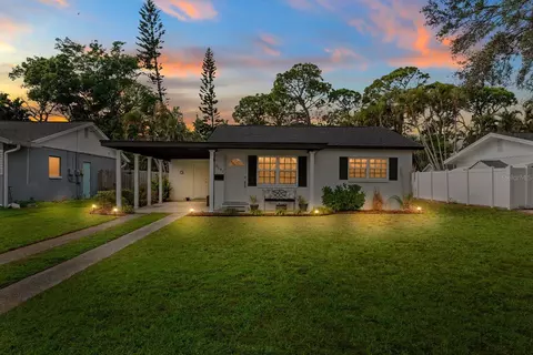 9032 Bay St NE, Saint Petersburg, FL 33702