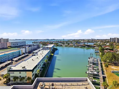 2960 59th St S #215, Gulfport, FL 33707