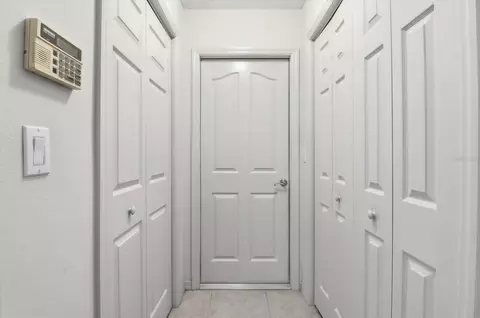 Entry Way - 1724 E Mckinley St, Hernando, FL 34442 photo 5 of 6