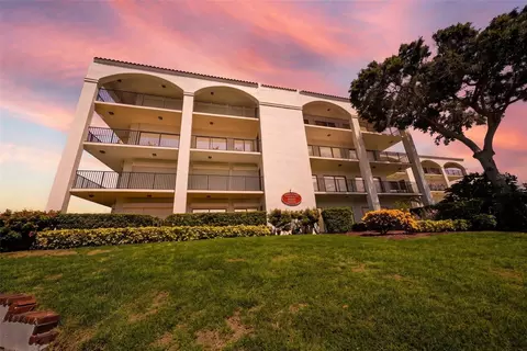 301 Mariner Dr #301, Tarpon Springs, FL 34689
