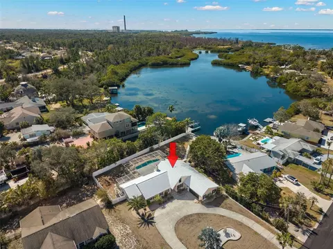 2138 Bayou Dr, Holiday, FL 34691
