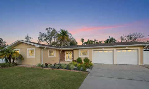 1957 Souvenir Dr, Clearwater, FL 33755