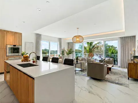 1020 Sunset Point Rd #213, Clearwater, FL 33755