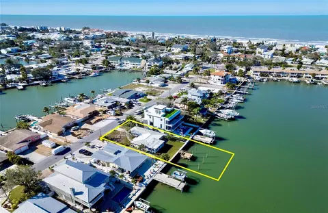 322 La Hacienda Dr, Indian Rocks Beach, FL 33785