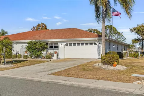 1207 Bluewater Dr, Sun City Center, FL 33573