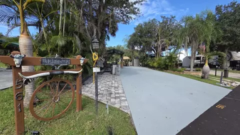 561 Waterway Dr, River Ranch, FL 33867