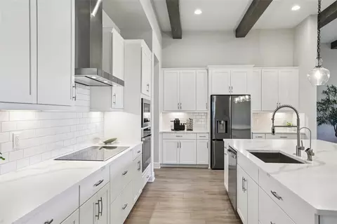 Kitchen - 11263 Rustic Timber Loop, San Antonio, FL 33576 photo 3 of 10