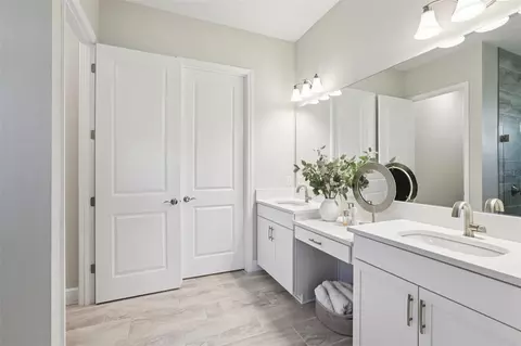Bath - 11263 Rustic Timber Loop, San Antonio, FL 33576 photo 4 of 7