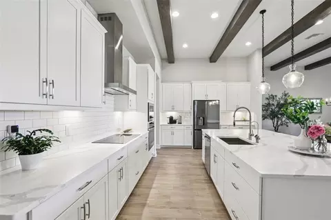 Kitchen - 11263 Rustic Timber Loop, San Antonio, FL 33576 photo 2 of 10
