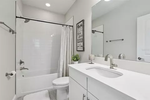 Bath - 11263 Rustic Timber Loop, San Antonio, FL 33576 photo 1 of 7