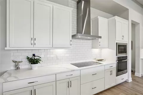 Kitchen - 11263 Rustic Timber Loop, San Antonio, FL 33576 photo 9 of 10