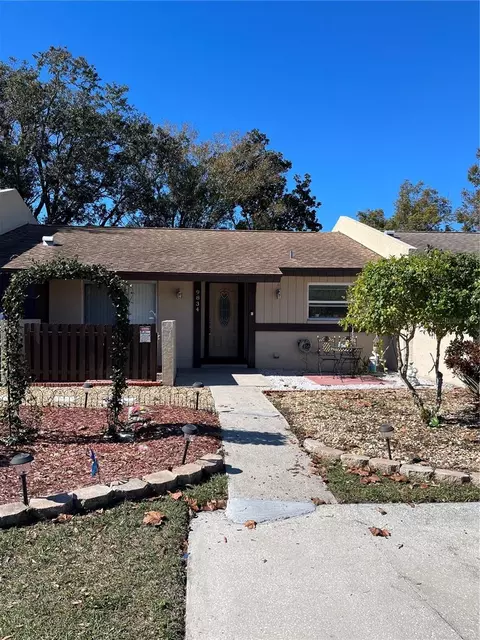 9834 87th St, Seminole, FL 33777