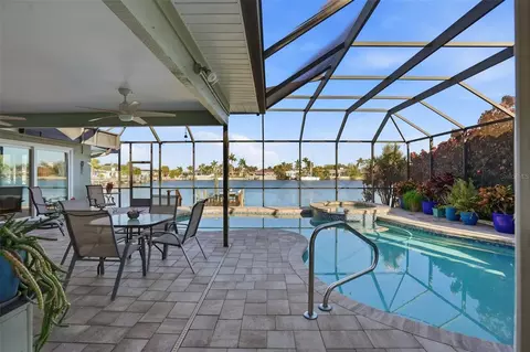 2316 S Shore Dr SE, Saint Petersburg, FL 33705