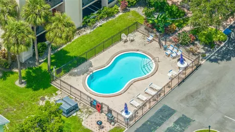 402 Tarpon Pt, Tarpon Springs, FL 34689