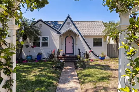 1610 14th St N, Saint Petersburg, FL 33704