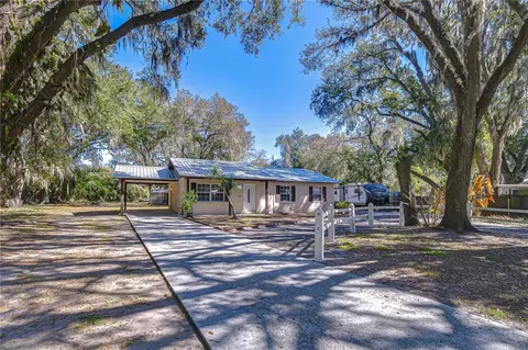 2002 E Willow Dr, Plant City, FL 33566
