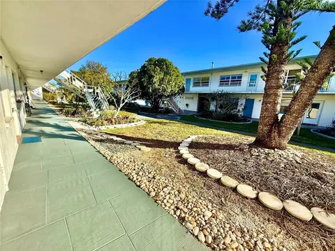 5875 18th St N #4, Saint Petersburg, FL 33714