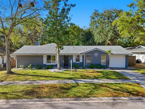 49 Valencia Cir, Safety Harbor, FL 34695