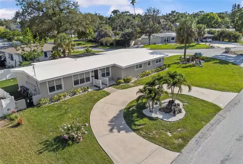 327 Sunny Ln, Belleair, FL 33756