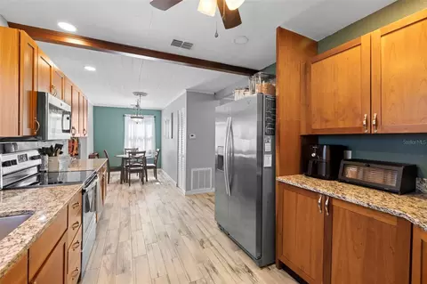 Kitchen - 7121 122nd Ave E, Parrish, FL 34219 photo 2 of 2