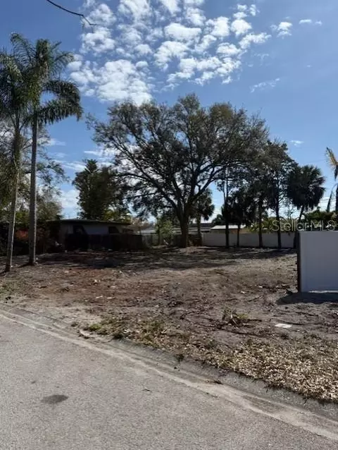6611 Kingswood Dr N, Saint Petersburg, FL 33702