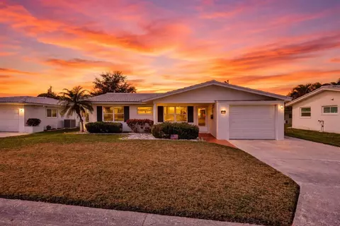 9208 142nd St, Seminole, FL 33776