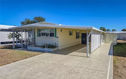 5404 Waters St, Zephyrhills, FL 33542