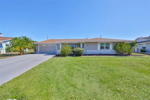 607 Fox Hills Dr, Sun City Center, FL 33573